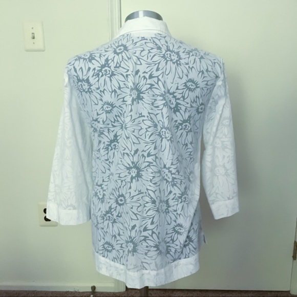 Sheer floral Sag Harbor blouse - Picture 2 of 6